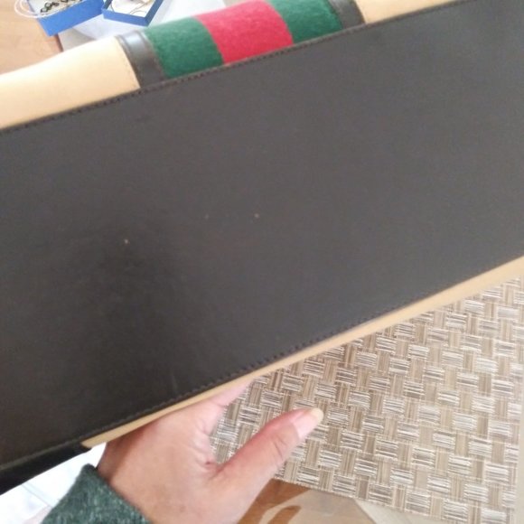 Gucci Shelly Top Handle Tote - Picture 11 of 15